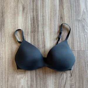 NWOT SKIMS wireless push-up bra 34C